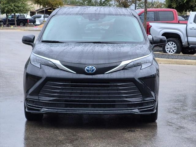 2025 Toyota Sienna LE 8 Passenger