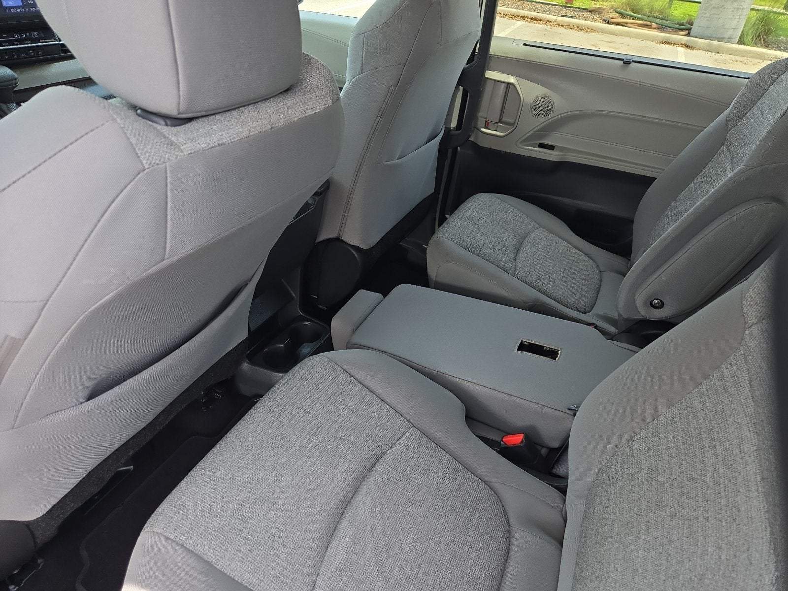2022 Toyota Sienna LE 8 Passenger