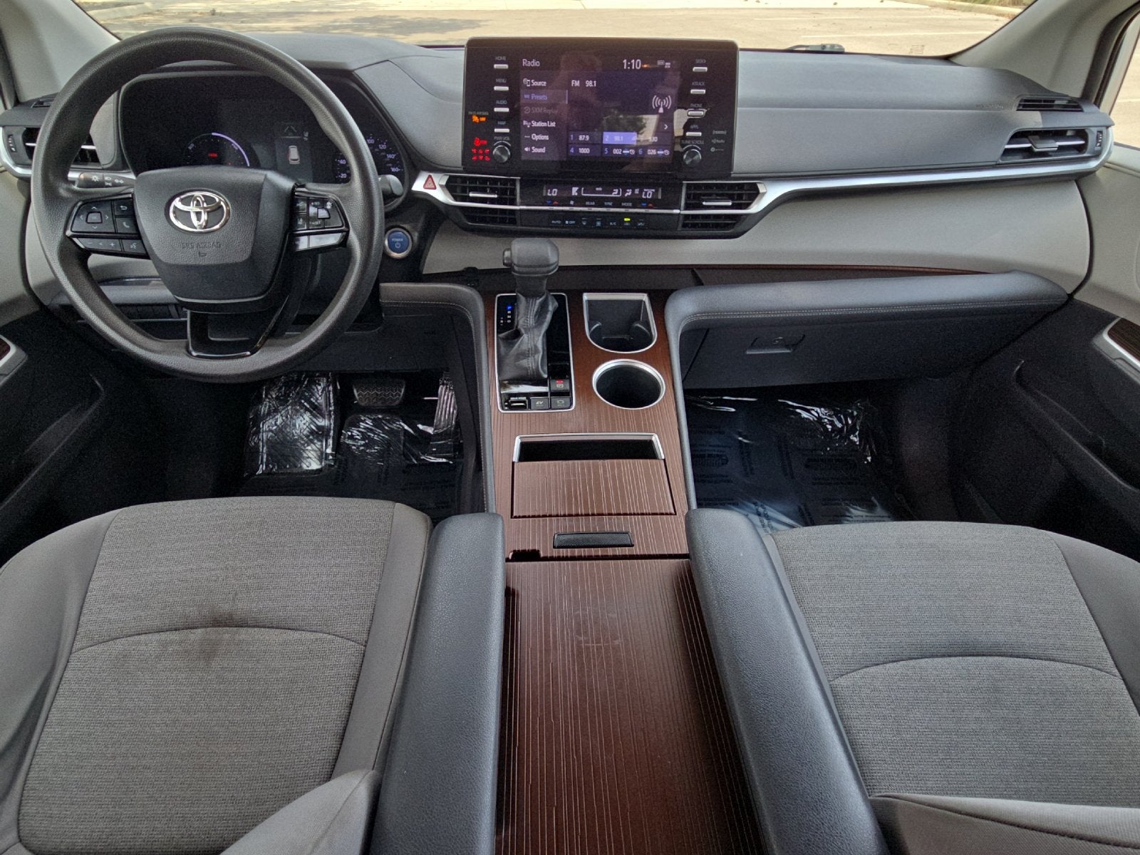 2022 Toyota Sienna LE 8 Passenger