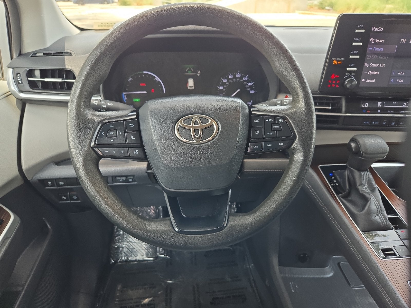 2022 Toyota Sienna LE 8 Passenger