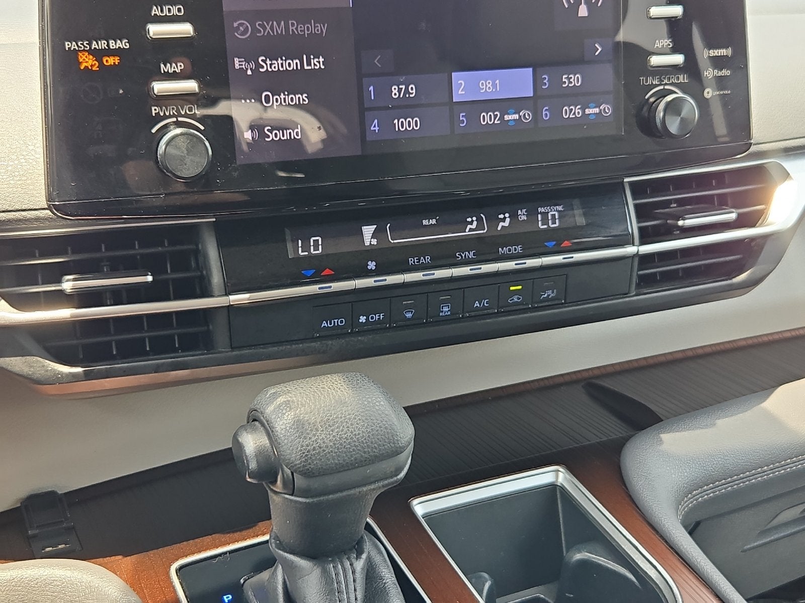 2022 Toyota Sienna LE 8 Passenger