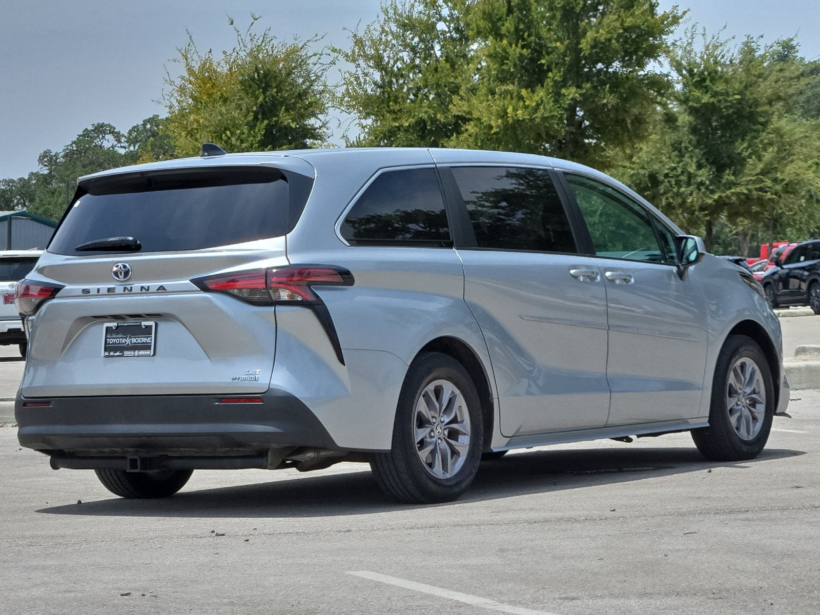 2022 Toyota Sienna LE 8 Passenger