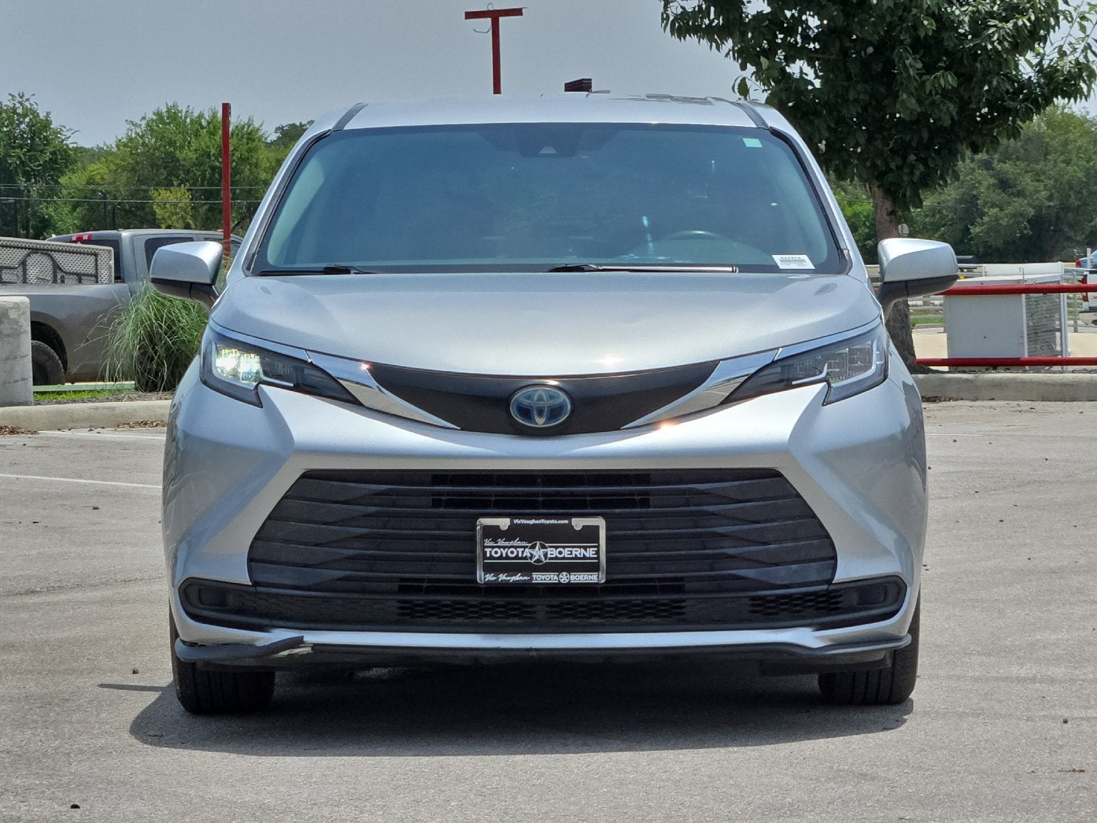 2022 Toyota Sienna LE 8 Passenger