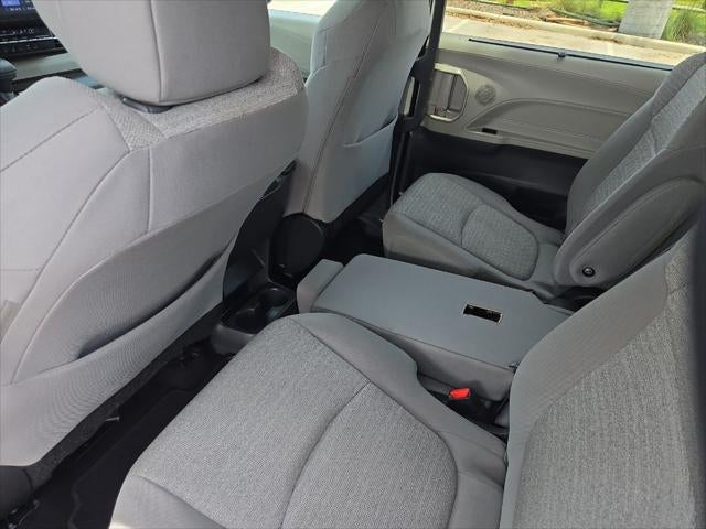 2022 Toyota Sienna LE 8 Passenger