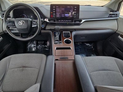 2022 Toyota Sienna LE 8 Passenger