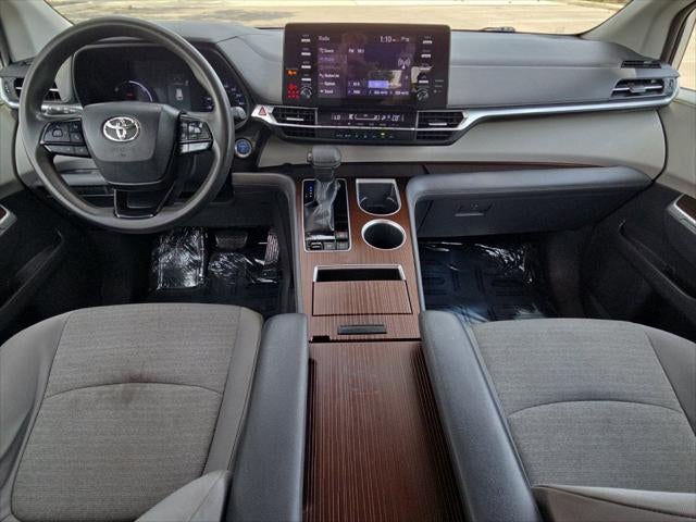 2022 Toyota Sienna LE 8 Passenger