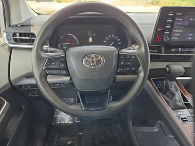 2022 Toyota Sienna LE 8 Passenger