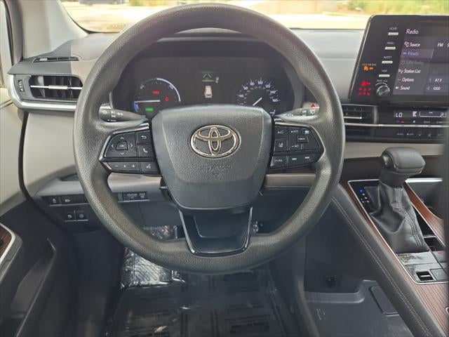 2022 Toyota Sienna LE 8 Passenger
