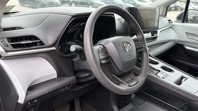 2025 Toyota Sienna LE 8 Passenger