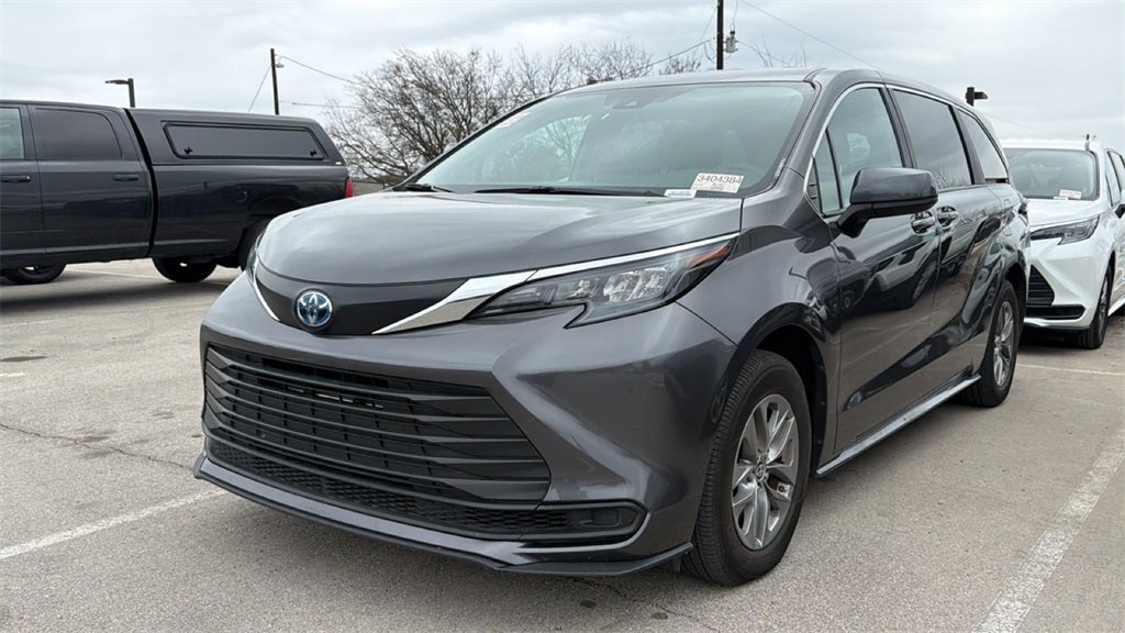 2025 Toyota Sienna LE 8 Passenger