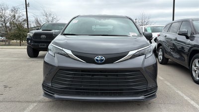 2025 Toyota Sienna LE 8 Passenger