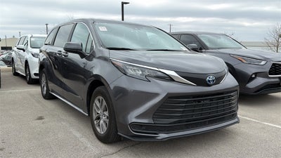 2025 Toyota Sienna LE 8 Passenger