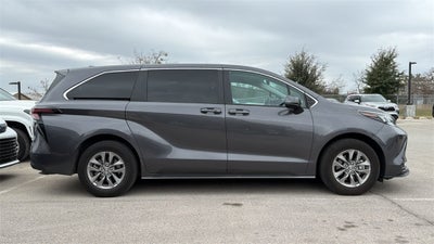 2025 Toyota Sienna LE 8 Passenger