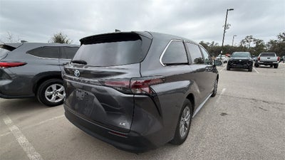 2025 Toyota Sienna LE 8 Passenger