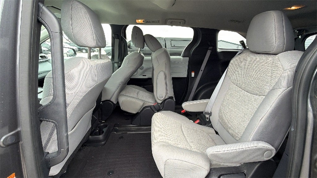 2025 Toyota Sienna LE 8 Passenger