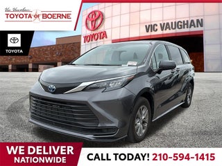 2025 Toyota Sienna LE 8 Passenger