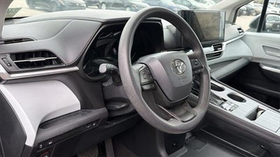 2025 Toyota Sienna LE 8 Passenger