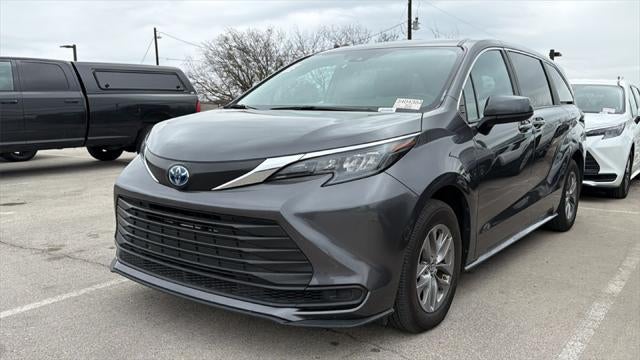 2025 Toyota Sienna LE 8 Passenger