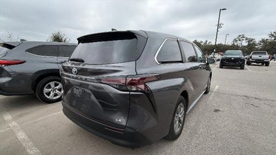 2025 Toyota Sienna LE 8 Passenger