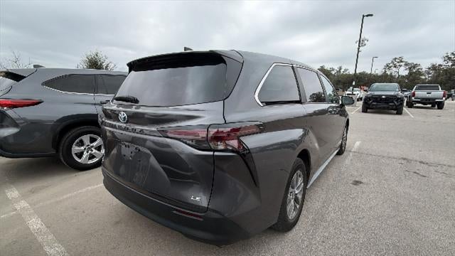 2025 Toyota Sienna LE 8 Passenger