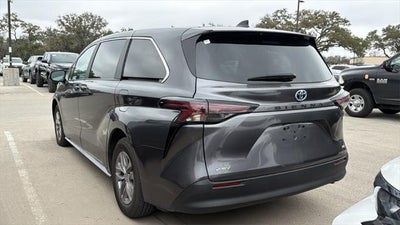 2025 Toyota Sienna LE 8 Passenger