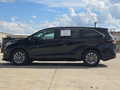 2025 Toyota Sienna LE 8 Passenger