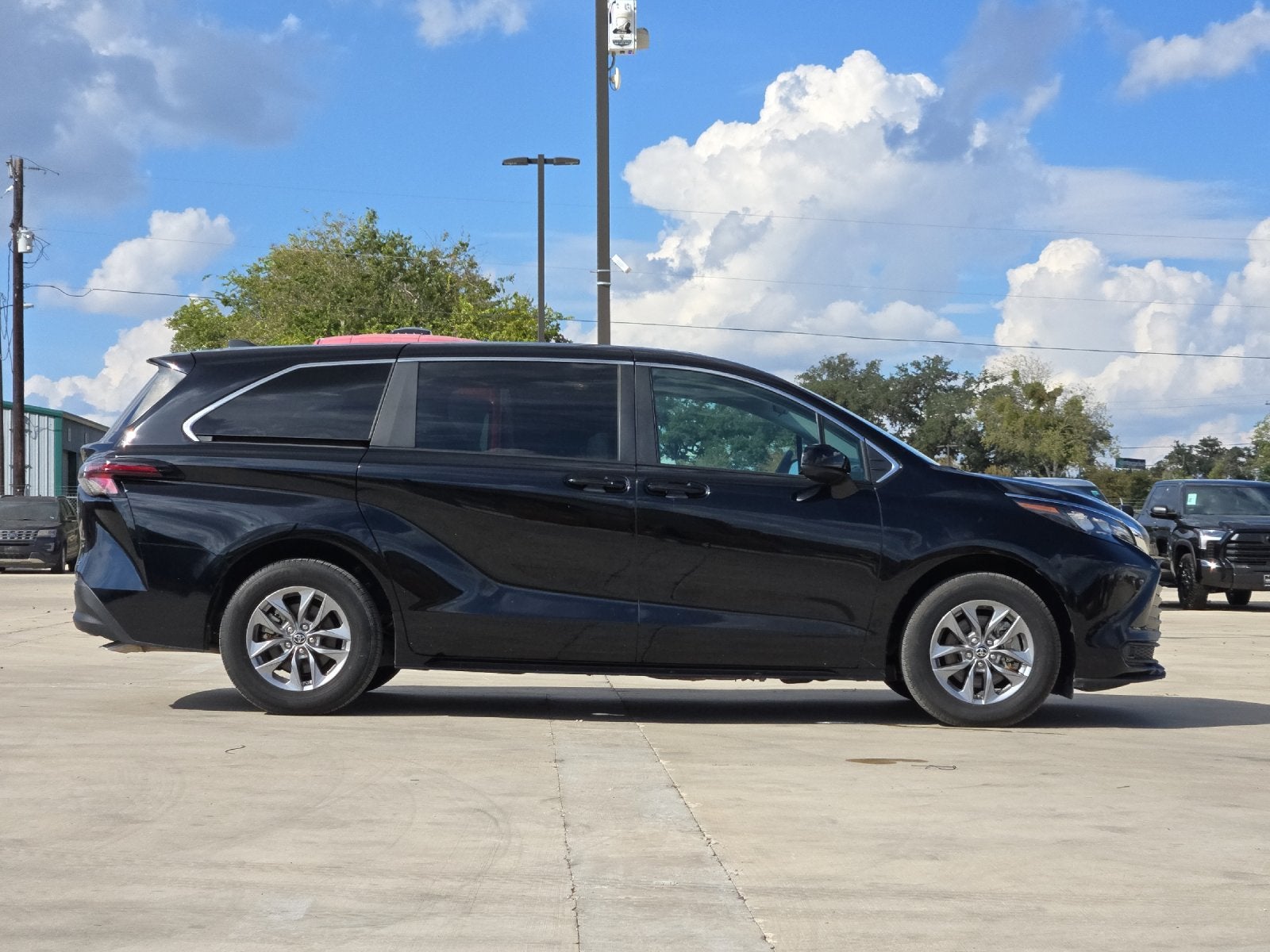 2025 Toyota Sienna LE 8 Passenger