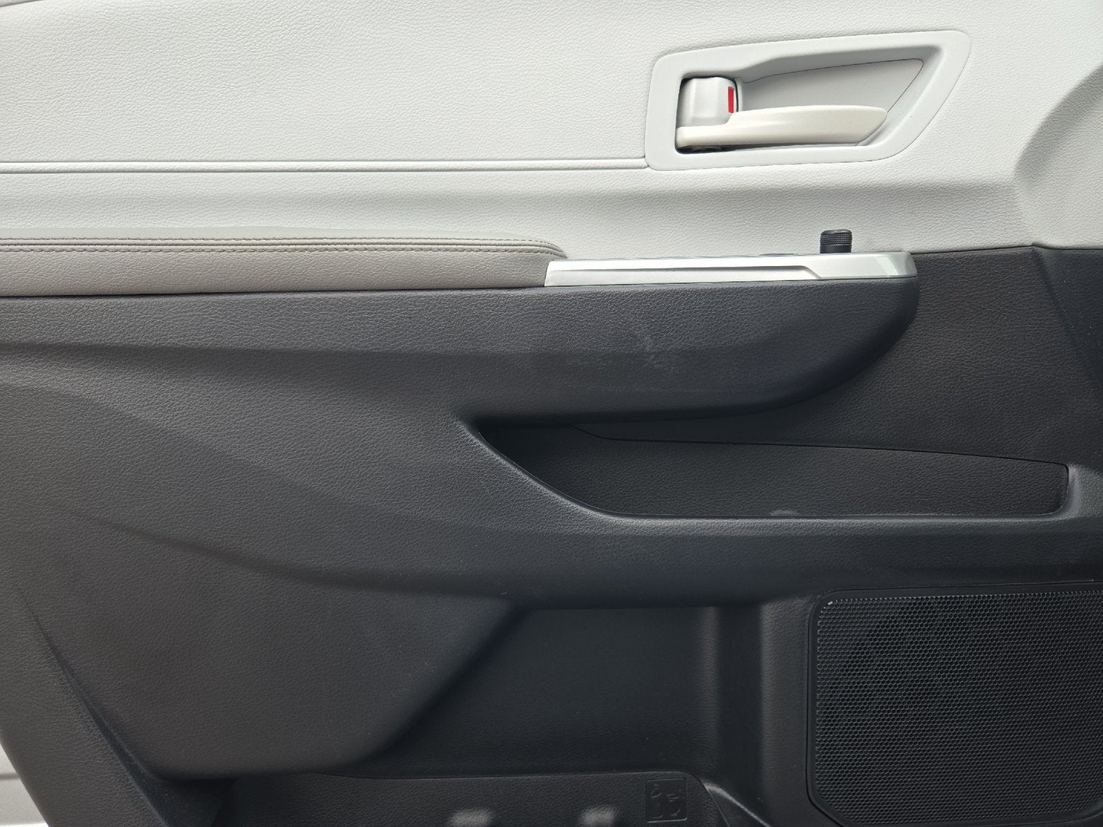 2025 Toyota Sienna LE 8 Passenger