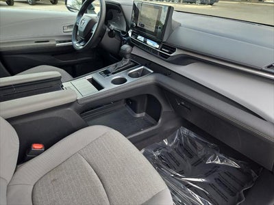 2025 Toyota Sienna LE 8 Passenger