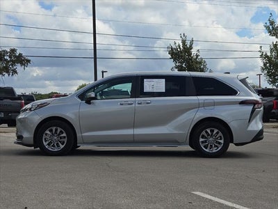 2025 Toyota Sienna LE 8 Passenger