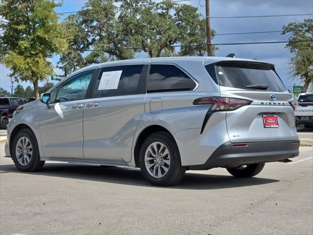 2025 Toyota Sienna LE 8 Passenger