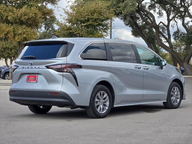 2025 Toyota Sienna LE 8 Passenger
