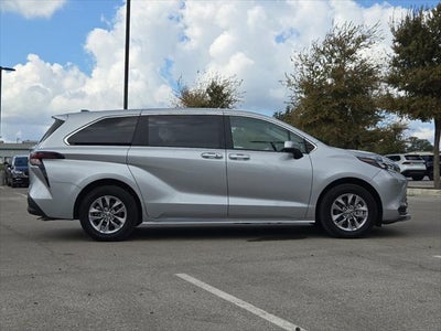 2025 Toyota Sienna LE 8 Passenger