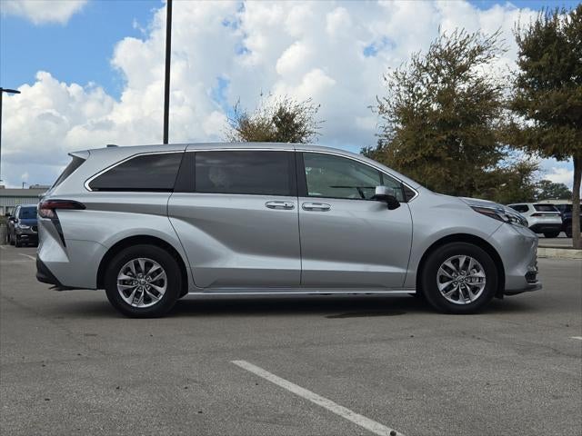 2025 Toyota Sienna LE 8 Passenger