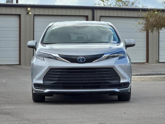 2025 Toyota Sienna LE 8 Passenger