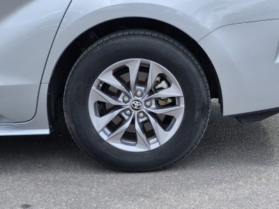 2025 Toyota Sienna LE 8 Passenger