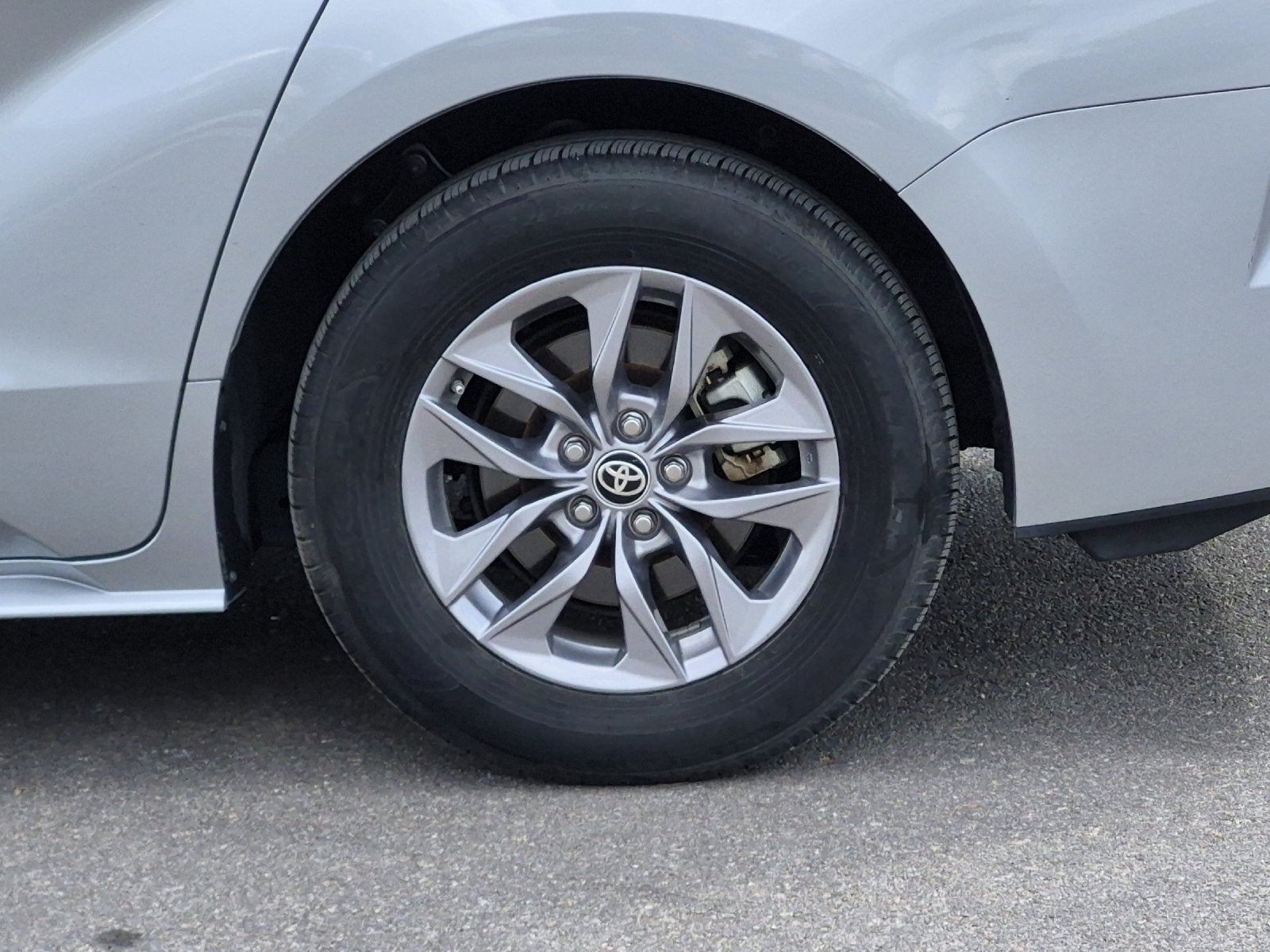 2025 Toyota Sienna LE 8 Passenger