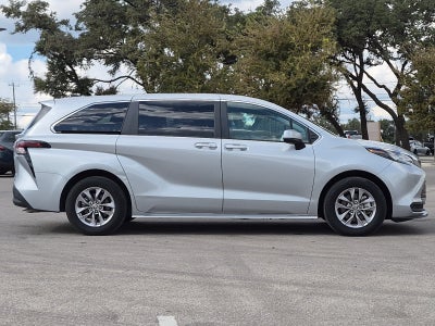 2025 Toyota Sienna LE 8 Passenger