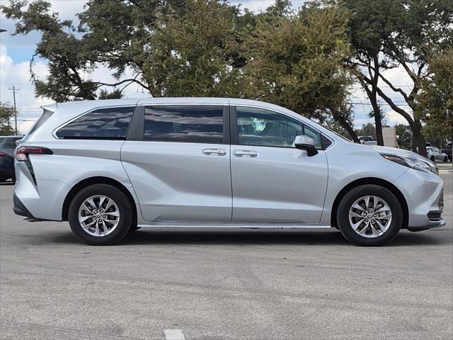 2025 Toyota Sienna LE 8 Passenger