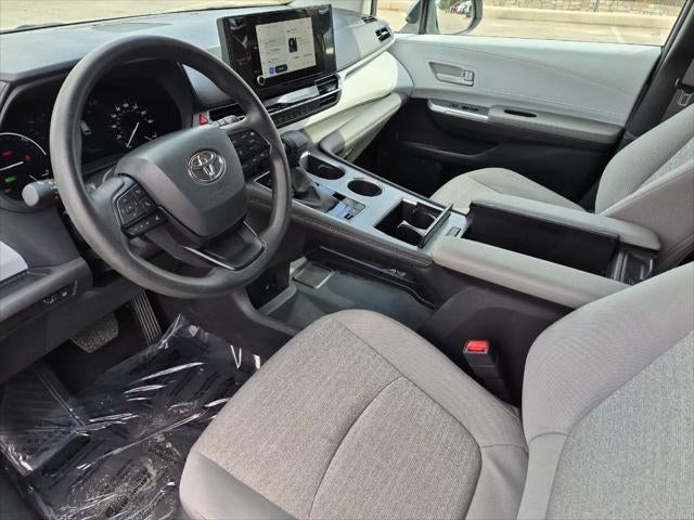 2025 Toyota Sienna LE 8 Passenger