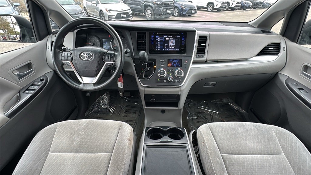 2017 Toyota Sienna LE 8 Passenger