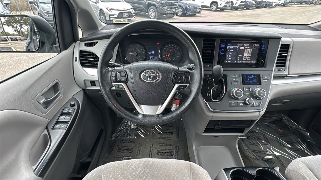 2017 Toyota Sienna LE 8 Passenger