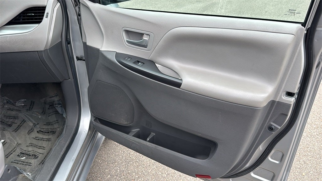 2017 Toyota Sienna LE 8 Passenger