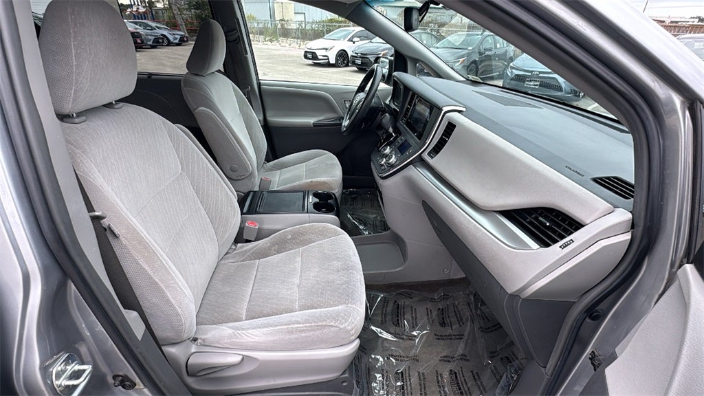 2017 Toyota Sienna LE 8 Passenger