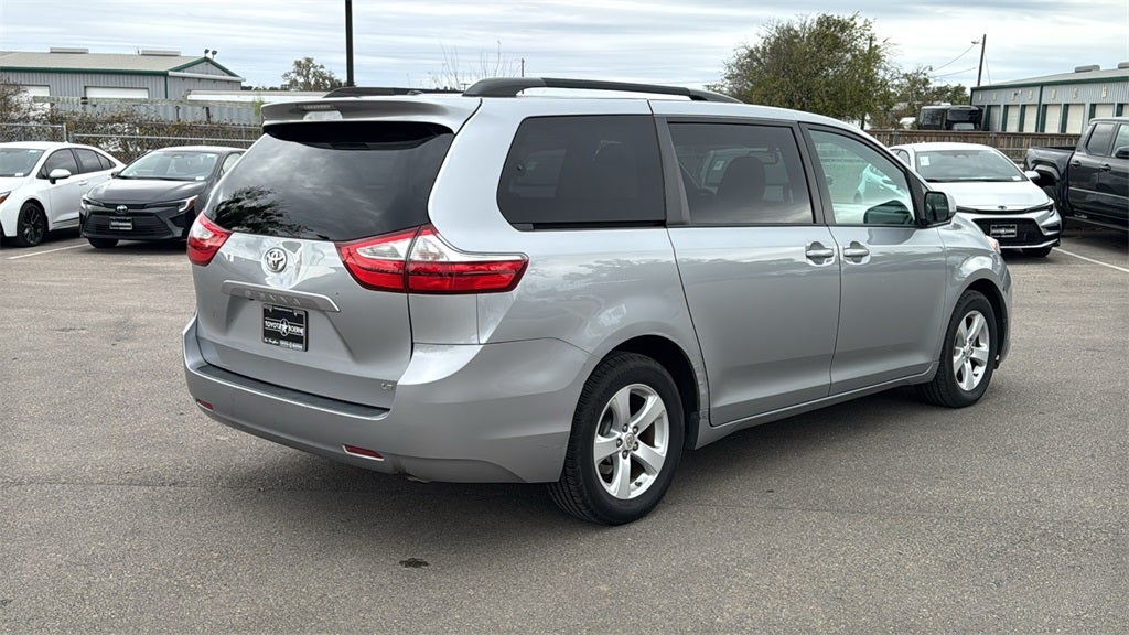 2017 Toyota Sienna LE 8 Passenger