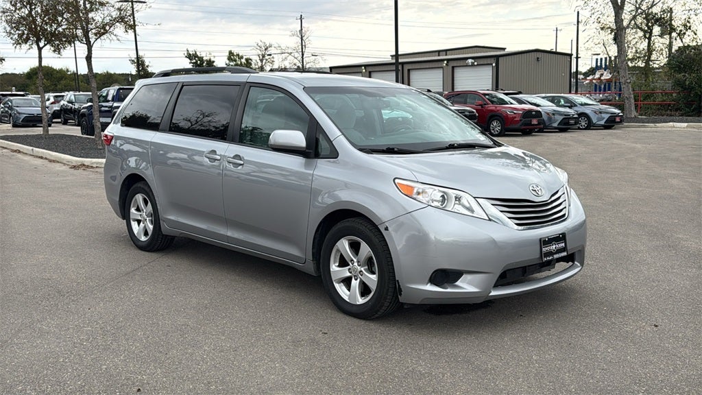 2017 Toyota Sienna LE 8 Passenger