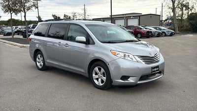 2017 Toyota Sienna LE 8 Passenger