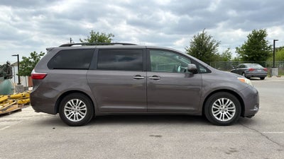 2016 Toyota Sienna XLE
