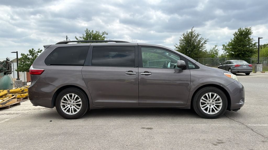 2016 Toyota Sienna XLE