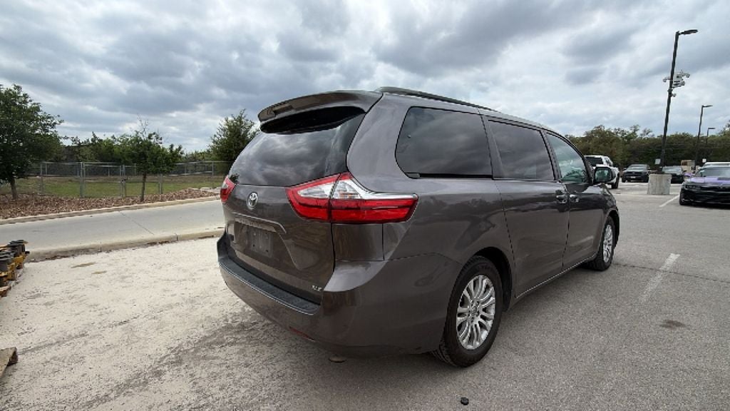 2016 Toyota Sienna XLE